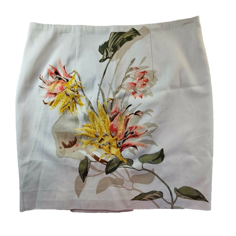 White House Black Market Lined Embroidered Mini Skirt Size 6  Floral Romantic